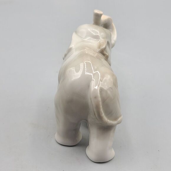 George Good Miniature Porcelain Elephant Figurine Twaian - Picture 4 of 8